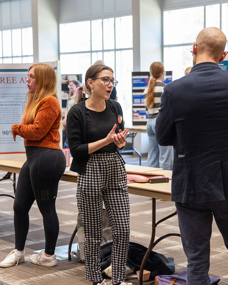 Students discuss their SC Honors capstone projects