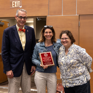 Simpson College Lisa Carponelli Exemplary Teaching Award