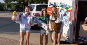 Alumni Move-In Crew